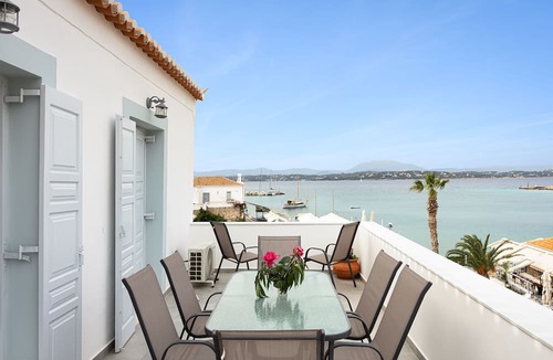 Agii Anargiri Apartment | Old Port Spetses Mansion