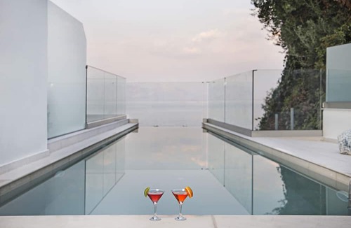 Perama Hotel | Ray Hotel Corfu