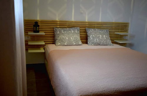 Agios Nikolaos Apartment | Apt - Sleeps 4 - Pets Ok - Parking - Balcony