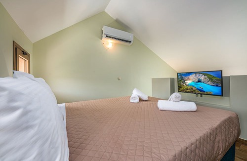 Amoudi Apartment | Kozanos Suites with Private Pool
