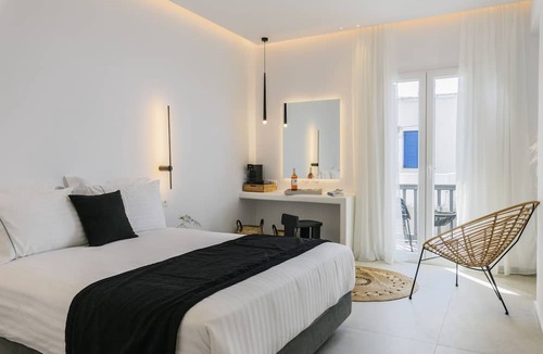 Mykonos Town House | Sunset Windmills Suites