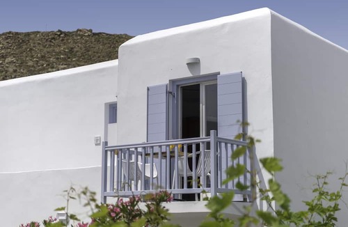 Tourlos Hotel | Maki's Place