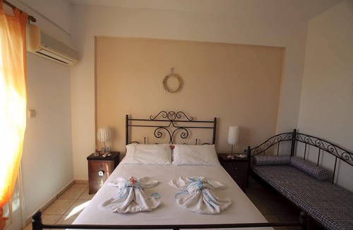 Megas Gialos House | Manos Syros