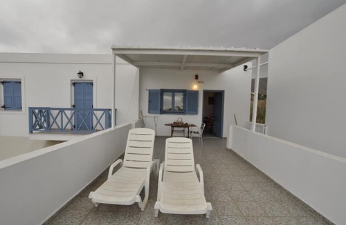 Megas Gialos House | Manos Syros