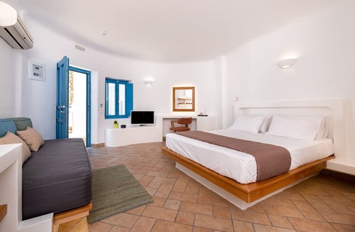 Kamari Hotel | Seaside Breeze