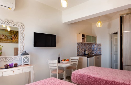 Pilalimata House | Elimia Suites & Studios