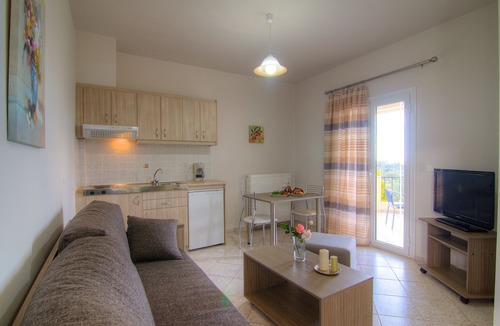 Melissourgakion Apartment | Kamelia Villa with private pool, BBQ, playground, surrounded by nature!