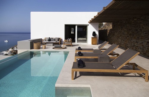 Ios House | Hide out Suites
