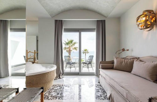Pefkochori Hotel | Blue Carpet Luxury Suites