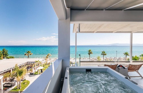Pefkochori Hotel | Blue Carpet Luxury Suites