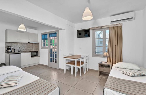 Kokkini Chani House | Evina Rooms & Suites