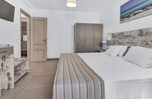 Kokkini Chani House | Evina Rooms & Suites