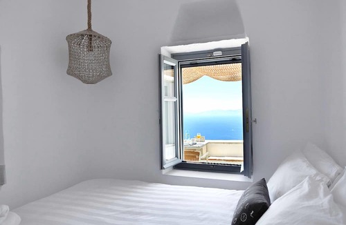 Kardiani House | Living Theros Luxury Suites