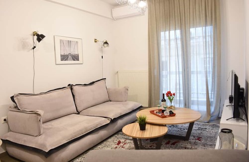 Thessaloniki City Centre Apartment | Heliconia Deluxe Apt Must