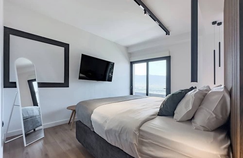 Ampelokipoi Apartment | Phaedrus Living Apollo Skyview Penthouse