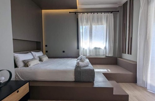 Thissio Apartment | Momentum