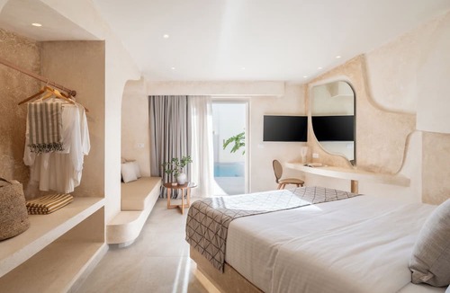 Perissa Hotel | Heyday Luxury Suites