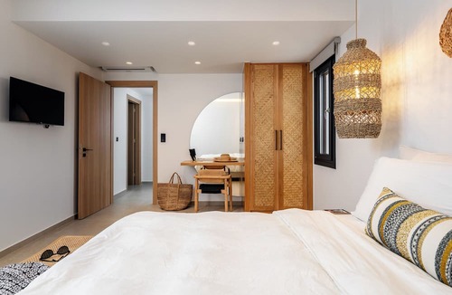 Plaka Villa | C & G Villas