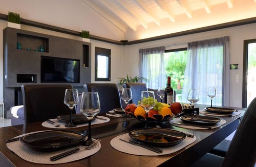 Dassia Villa | Villa Black White Dassia