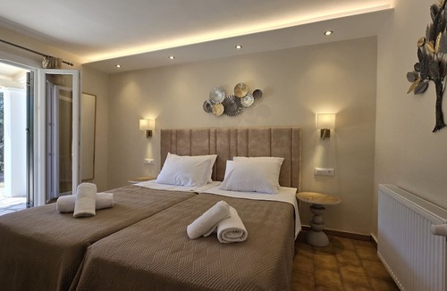 Petaleia Villa | Villa Bacchus
