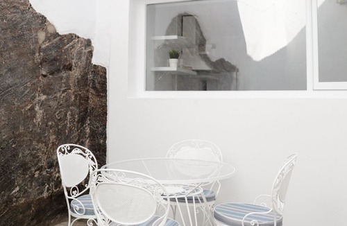 Ioulida House | Elegant White, in the heart of Ioulida on the island of Kea