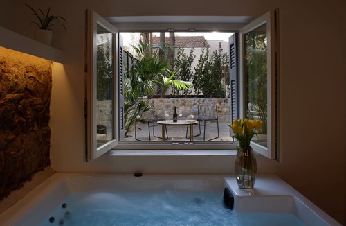 Thissio Bed & Breakfast | La Divina
