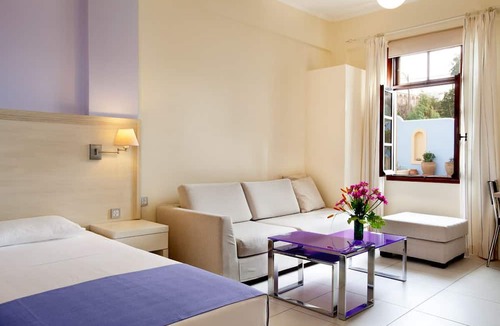 Kalathas Apartment | Giorgi's Blue Apartments
