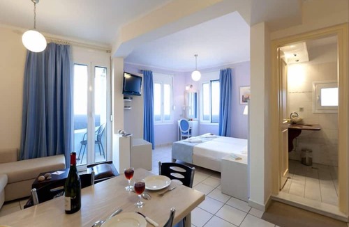 Kalathas Apartment | Giorgi's Blue Apartments