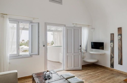 Agios Georgios Hotel | Orabel Suites