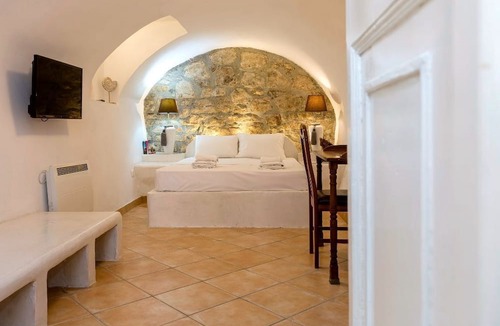 Old Town Apartment | Bio-climatic Cave Studio with private terrace