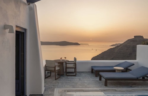 Firostefani Apartment | Homeric Poems