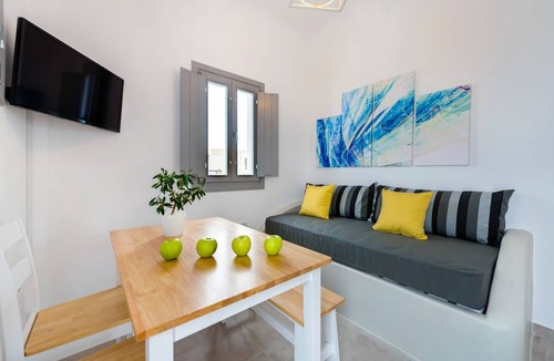 Megalochori Apartment | White Harmony Suites