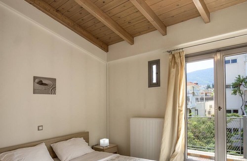 Agia Paraskevi Apartment | Valashouse