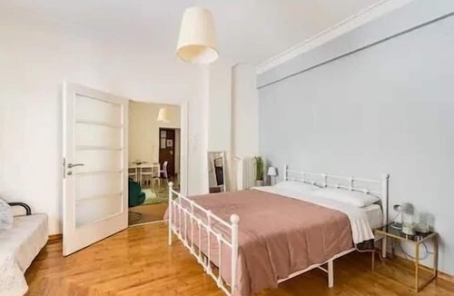 Makrigianni Apartment | A green Oasis inAthens w/JacuzziSpa-VaccinatedHost