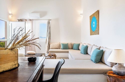 Ios House | Revery Villa & House