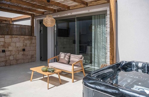 Daratsos House | Lux Suite with Jacuzzi Near Beach