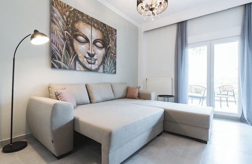 Thessaloniki Apartment | Totemic Vista by Nexus | w/Jacuzzi & Views next to Ataturk