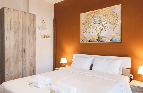 Thessaloniki Apartment | Totemic Vista by Nexus | w/Jacuzzi & Views next to Ataturk