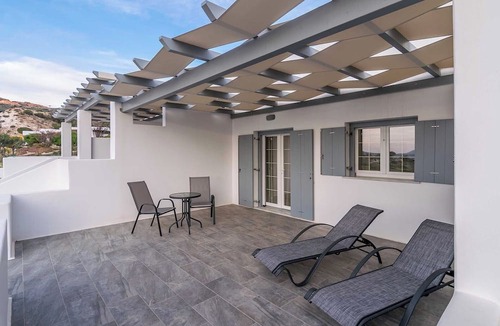 Milos Apartment | Sunset Village