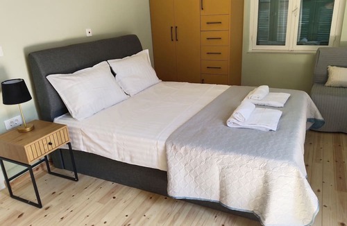 Kalamata Apartment | 1920 classic
