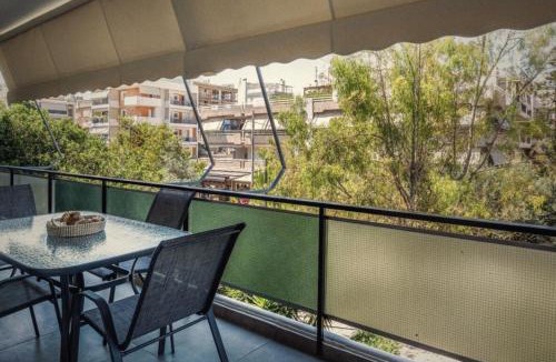 Glyfada Apartment | Κομψό Διαμέρισμα Κοντά στην Παραλία Γλυφάδας