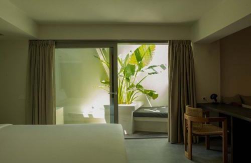 Kamari Bed & Breakfast | Anzo Villas