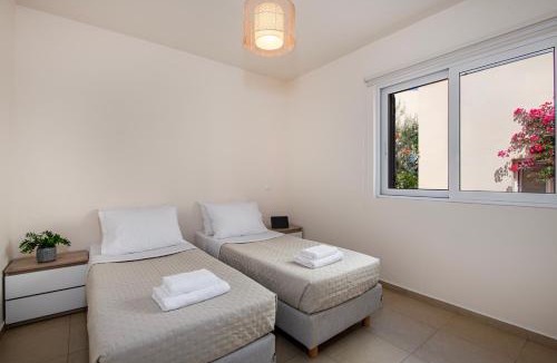 Maleme Apartment | Aphrodite 2 Beachfront Resort F102 - Shared Pool