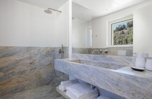 Plaka Villa | Akron House