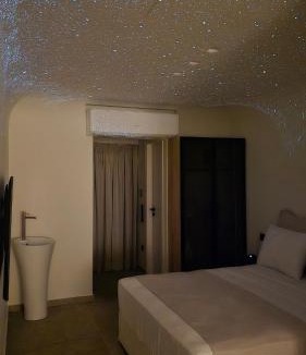 Petroupoli Apartment | Astra Suite Private Cave Shower Experience