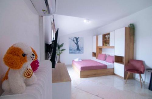 Alepou Apartment | Charming Studio with BBQ Near Airport & Old Town
