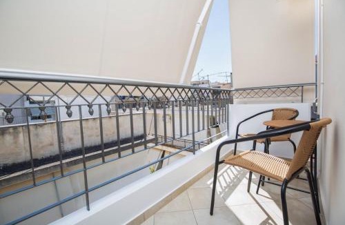 Amarousion Apartment | Top Floor Apartment near The Mall Athens - Private Parking