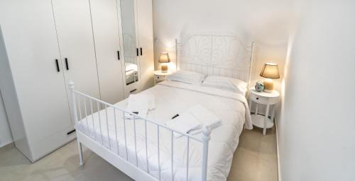 Keratsinion Apartment | Meraki - Traditional House with Private Green Yard
