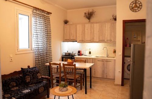 Valira House | Valira Cozy Home w Rustic Charm & Private Garden