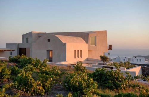 Firostefani Apartment | Very welcoming and cozy villa in Santorini